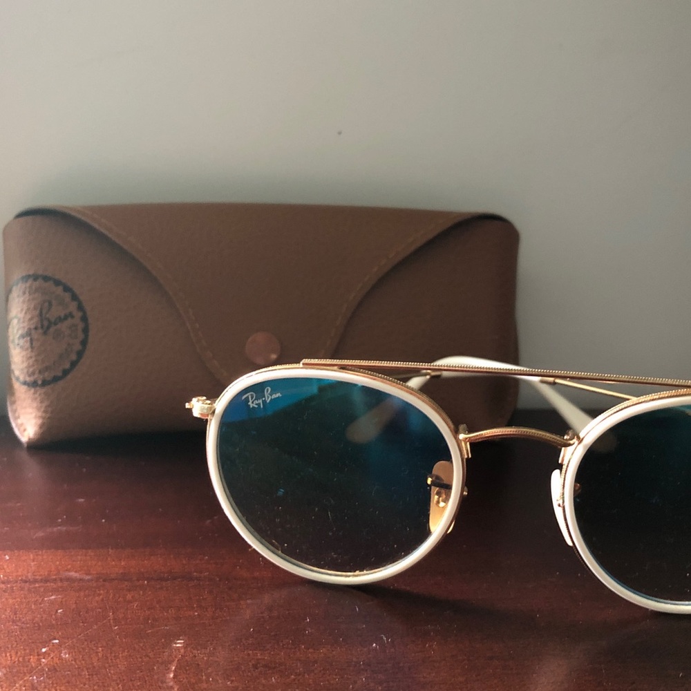 Brand new round Ray Ban